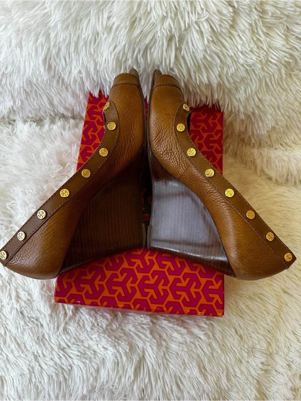 Tory Burch Nelson Royal Tan Leather Gold Stud Peep Toe Wedge Heels Size: 10